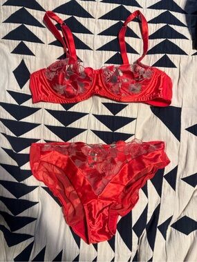 Dita Von Teese Red Floral Set 36B + S